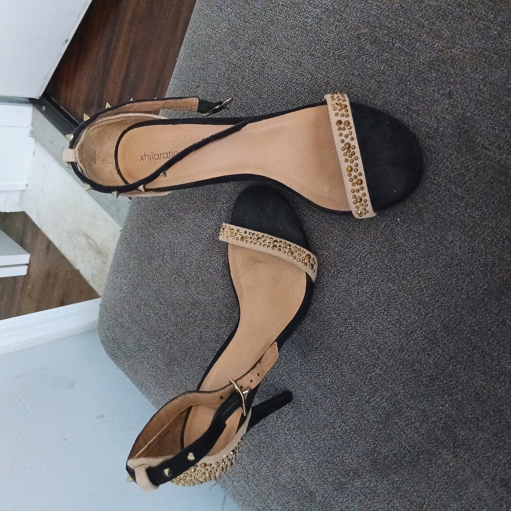 Xhilaration Black and Gold Women's Sandals